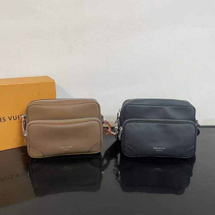 Picture of Louis Vuitton Mens Bags _SKUfw236874931fw